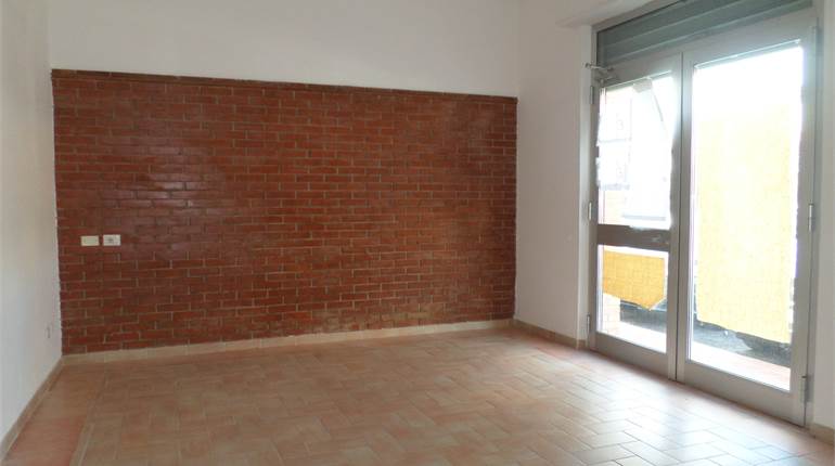 Commercial Premises / Showrooms for rent in Capannori