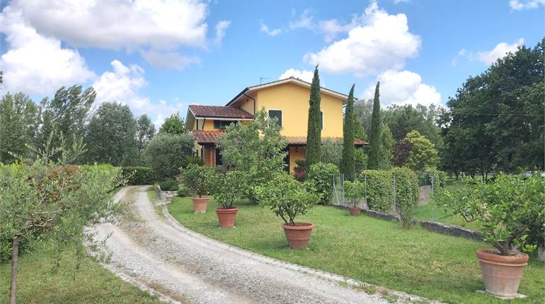 Stately single villa with garden of 1500 sqm.