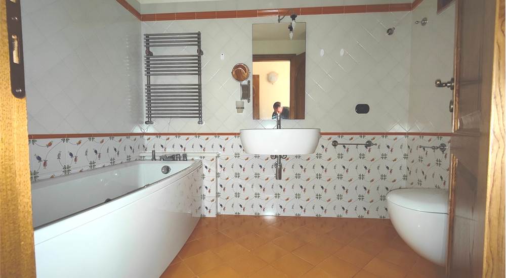 Bagno con vasca idromassaggio