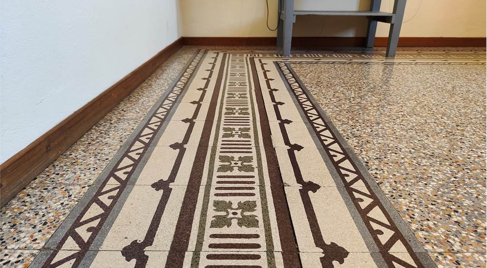 Floor detail