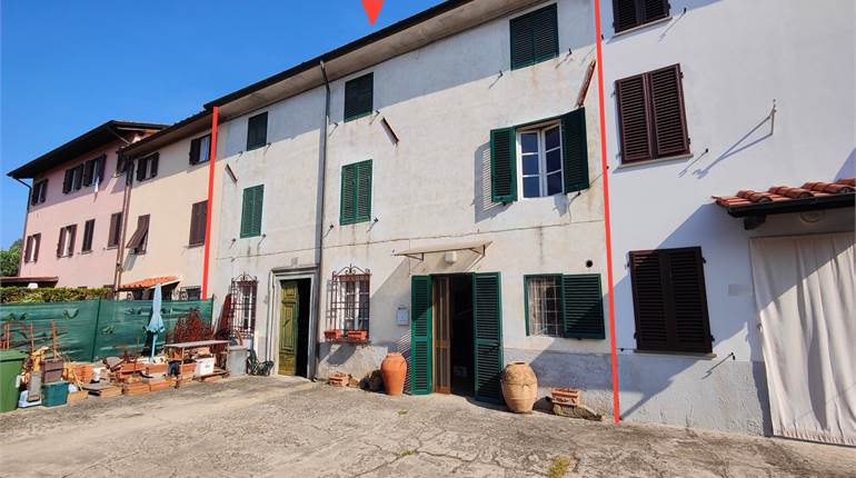 Terraced house for sale in Lucca