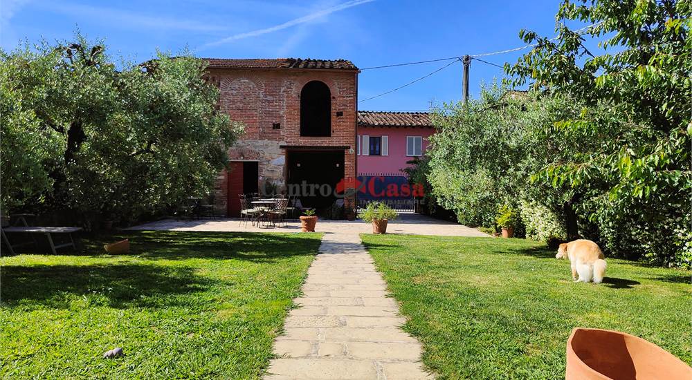 Giardino e fienile