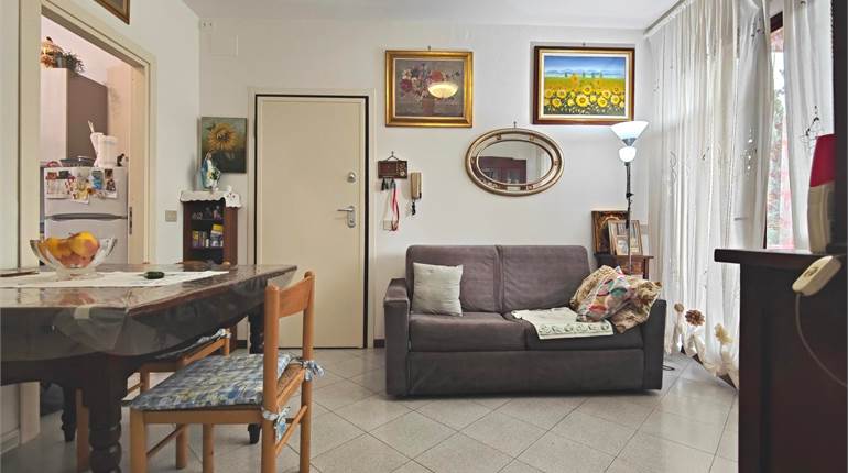 Bilocale in Vendita a Sant’Angelo in Campo-Lucca Ovest, cucina inclusa