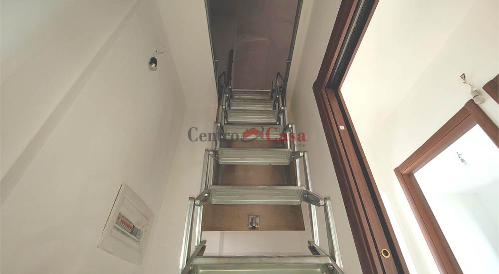 Accesso soffitta dal ripostiglio