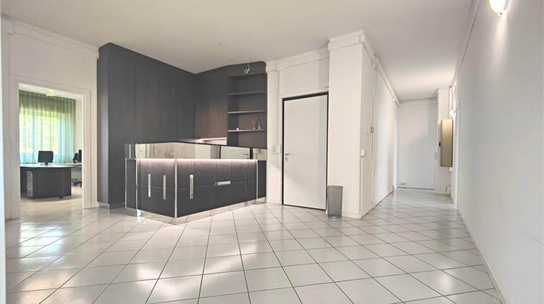 Elegant office of 200 m2. for rent on Viale Castracani