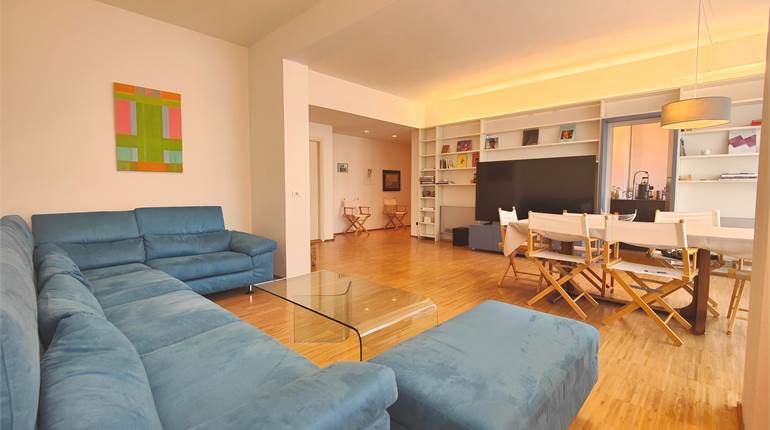 Elegant 176m2 apartment. renovated, with panoramic view