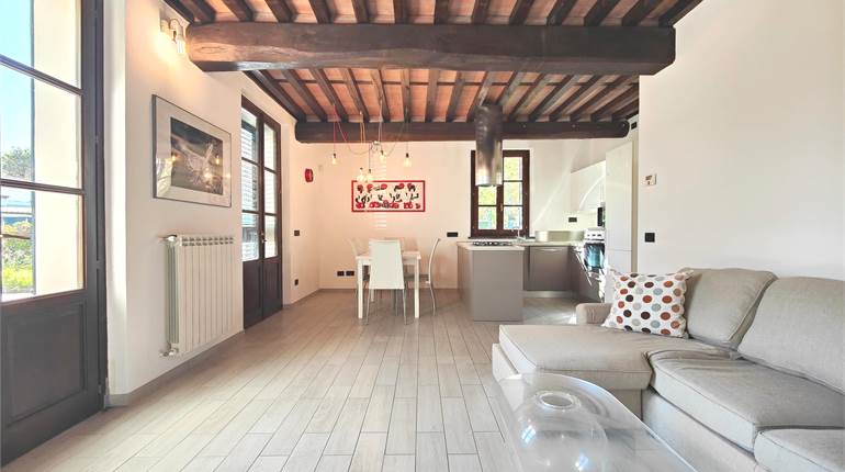 Single house free on 4 sides just a few minutes from the historic center of Lucca
