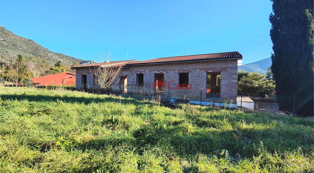 Esterno con terreno privato