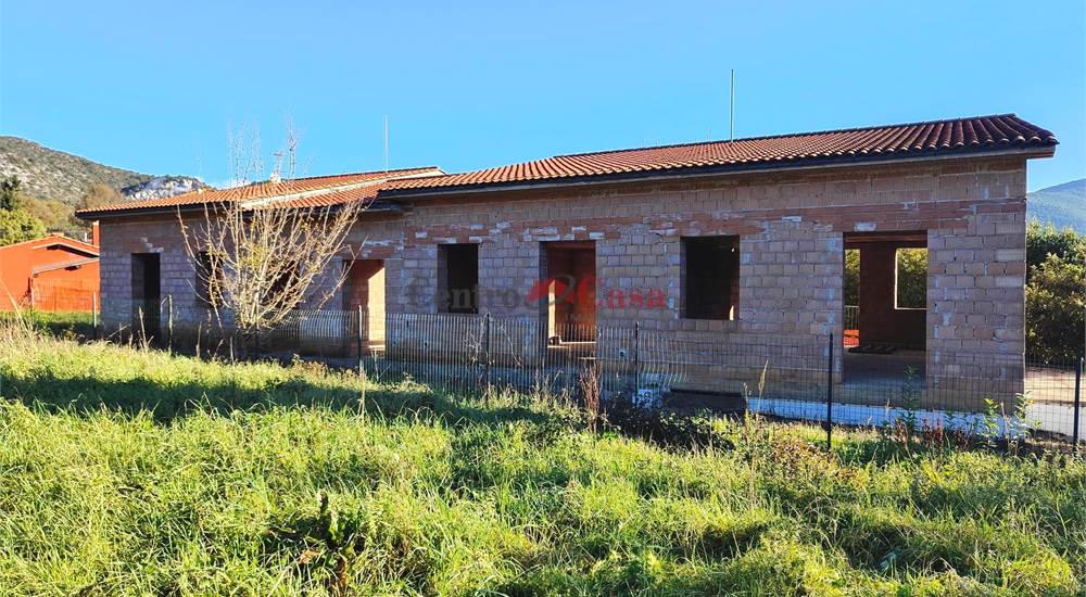 Esterno con terreno privato