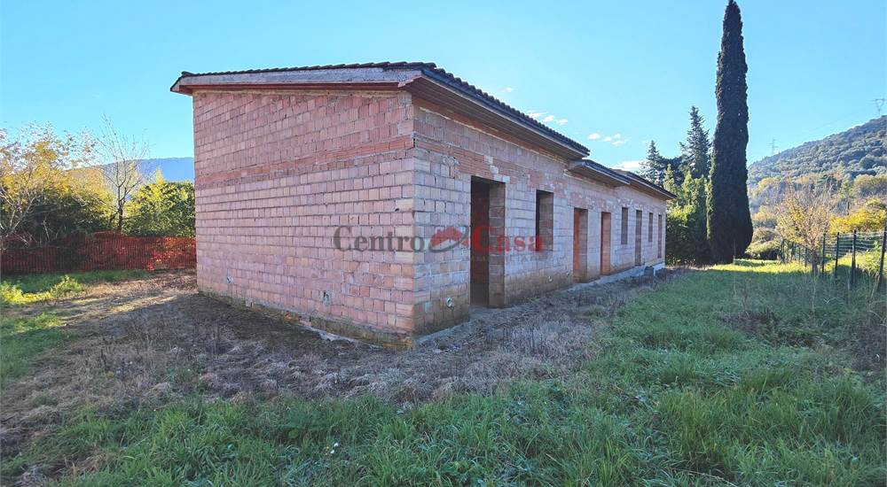 Esterno con terreno privato