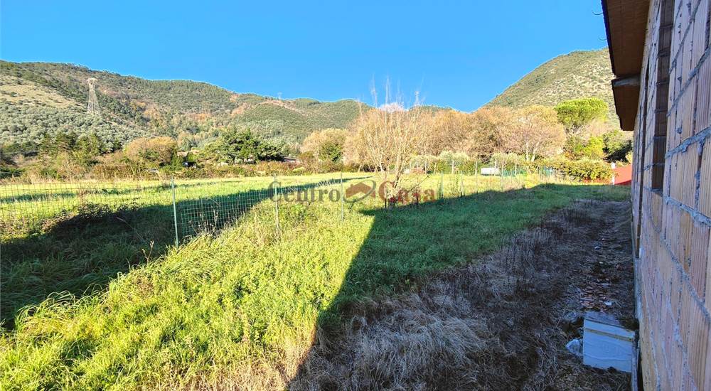 Esterno con terreno privato