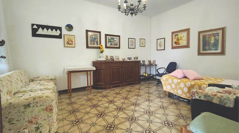 Central courtyard terrace of 236 m2. with large private garden of 1,000 m2.