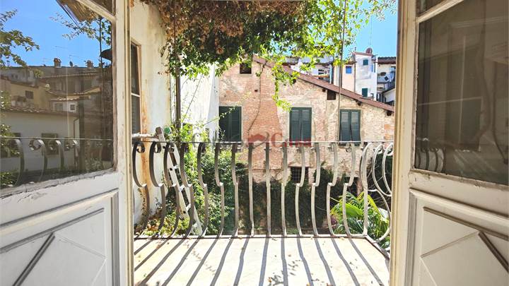 Appartamento non arredato, di ampia metratura, con 3 camere!