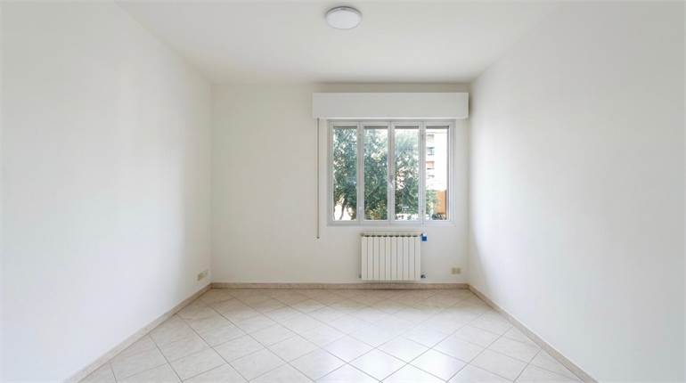 **Stadium Area: Spacious Unfurnished Apartment with 3 Bedrooms and Two Bathrooms**