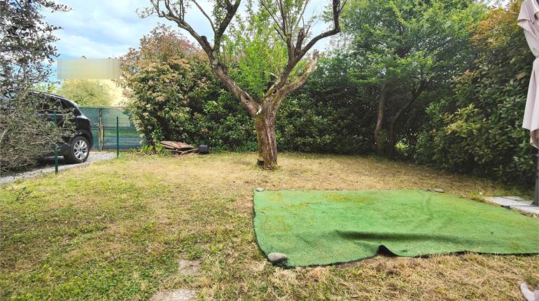 Bilocale con ingresso indipendente, giardino privato e posto auto