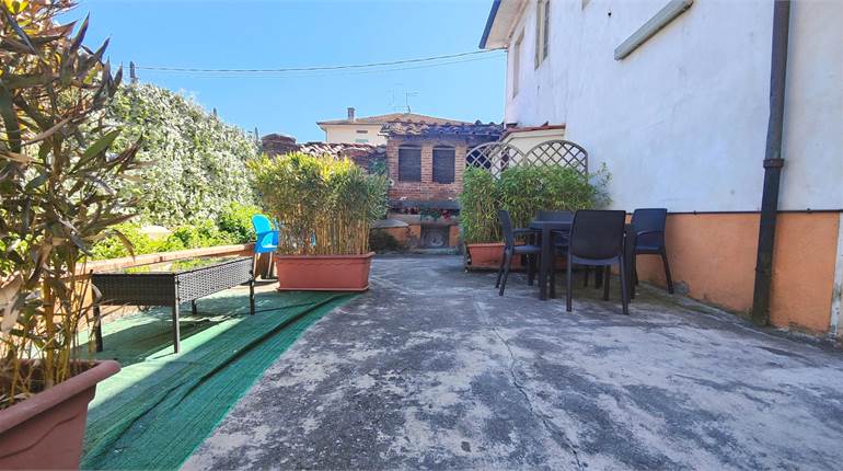 Stabile a destinazione mista Commerciale/Abitativo