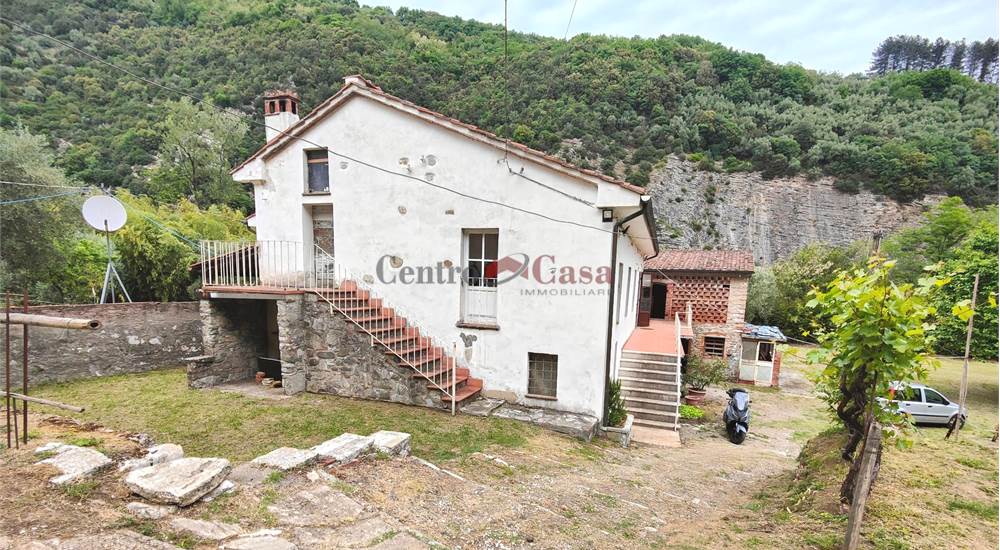 Esterno con terreno esclusivo