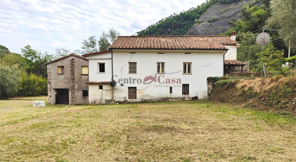 Esterno con terreno esclusivo