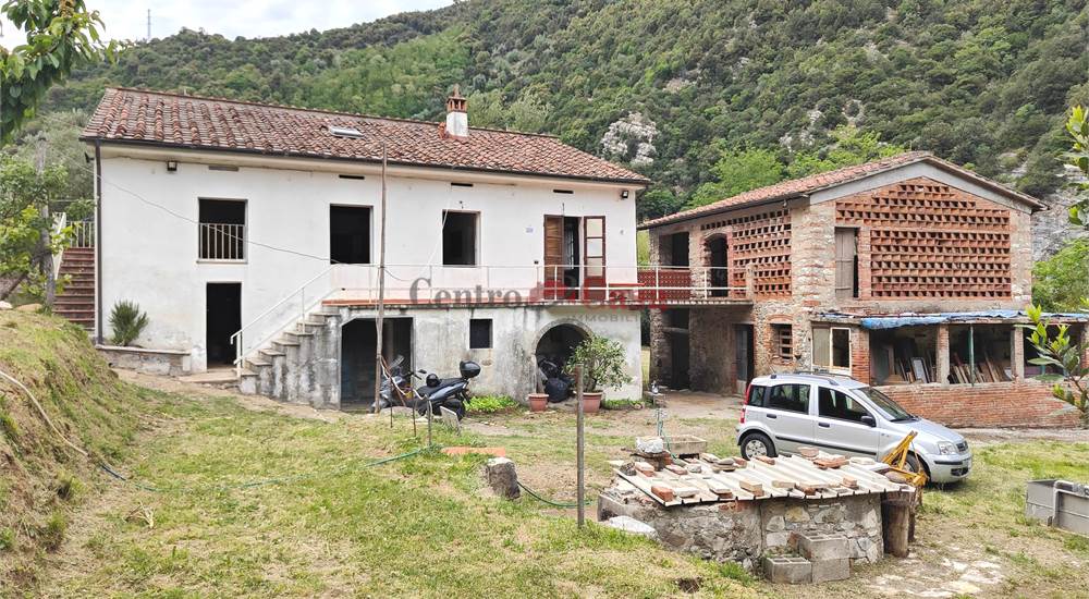 Esterno con terreno esclusivo