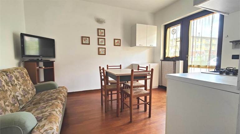 Bilocale piano terra, arredo incluso e con resede privata!